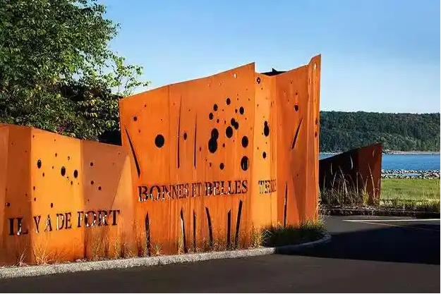 四更镇锈钢板景观