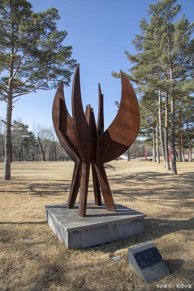 四更镇锈钢板雕塑